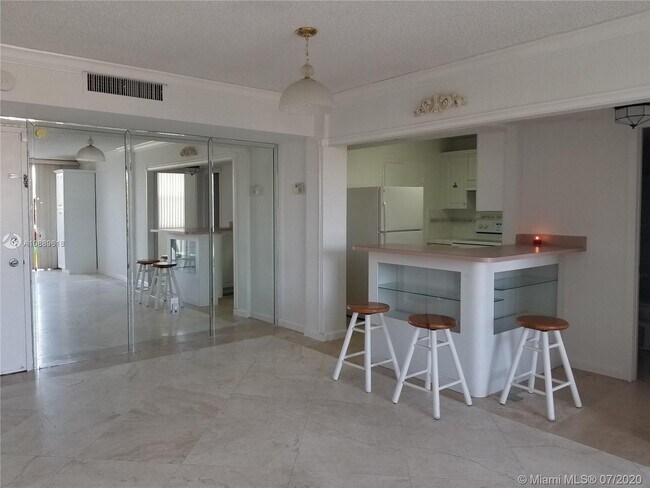 Foto del edificio - 6701 NW 169th St