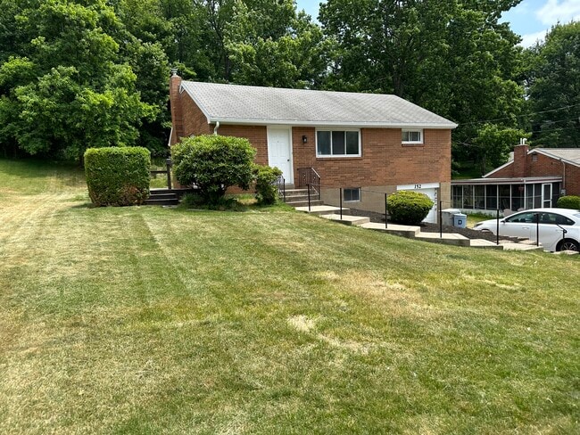 Foto del edificio - 152 Elmwood Dr
