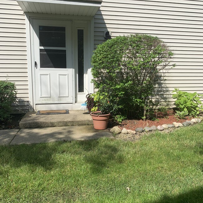 Front - 1652 Rainbow Bay Ln