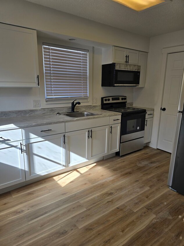 Foto principal - 4149 W Burbank St
