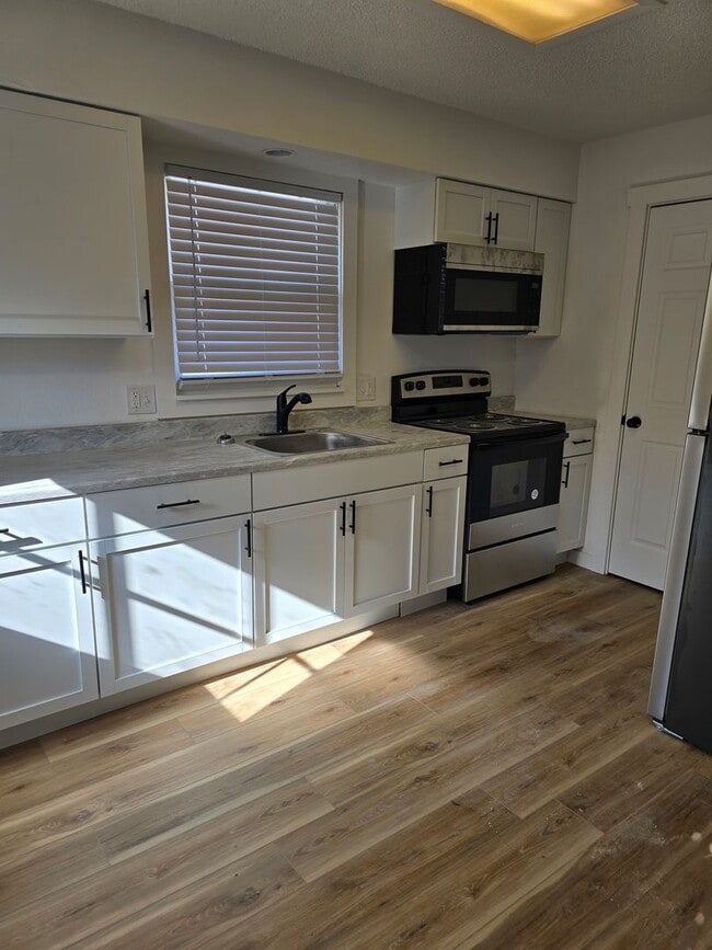 Building Photo - 4149 W Burbank St