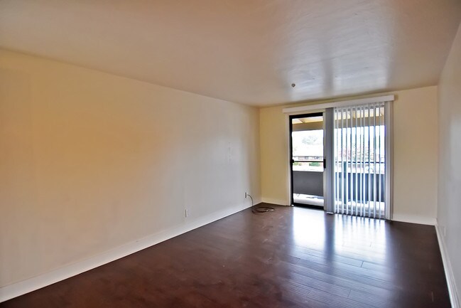 Building Photo - 1300 Yulupa Ave