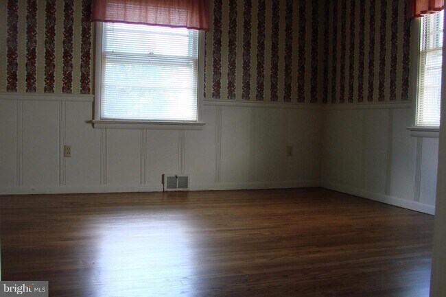 Building Photo - 143 Addison Ave