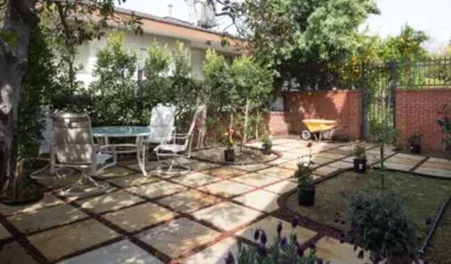 Jardín privado - 6742 Bedford Ave