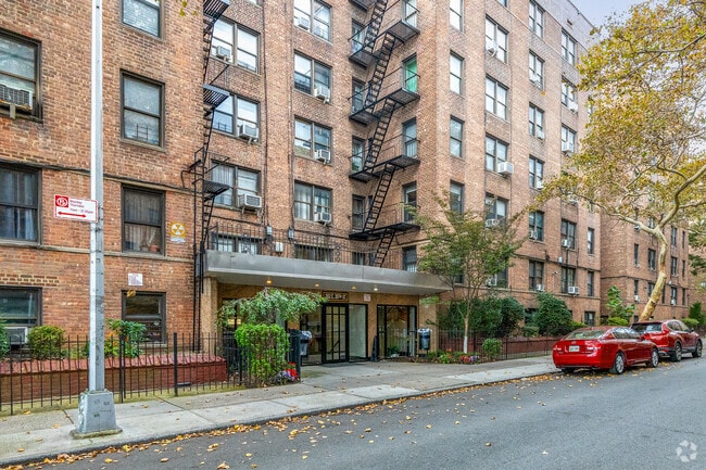 Building Photo - 282 E 35th St