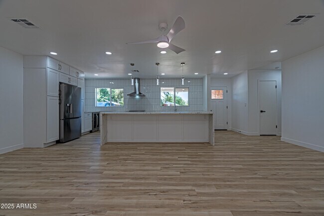 Foto del edificio - 3035 E Heatherbrae Dr