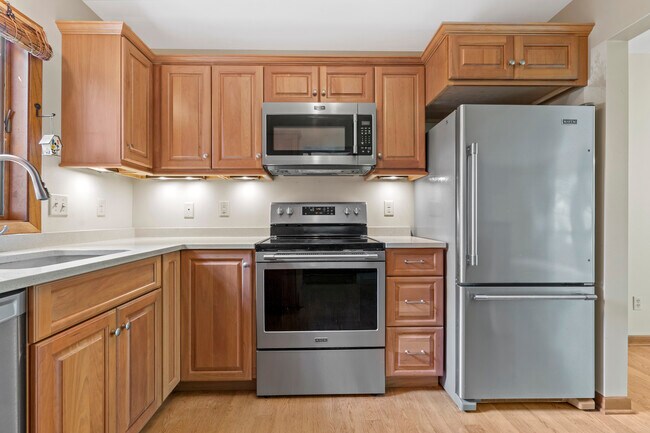 Gourmet kitchen - 6318 Cedar St