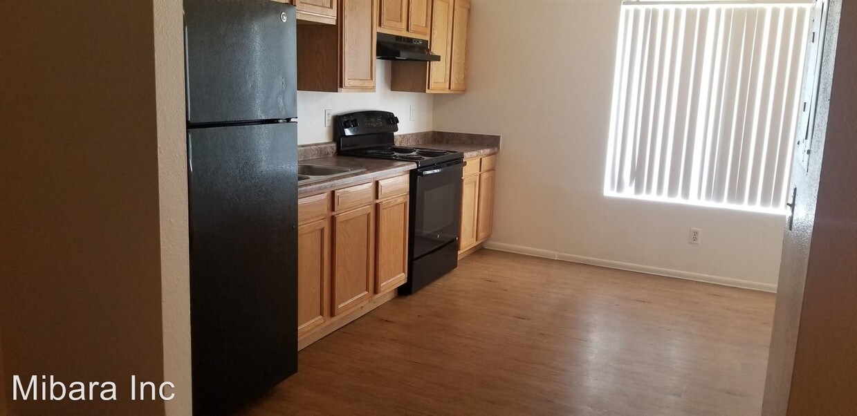 Primary Photo - 450 W Kelso St