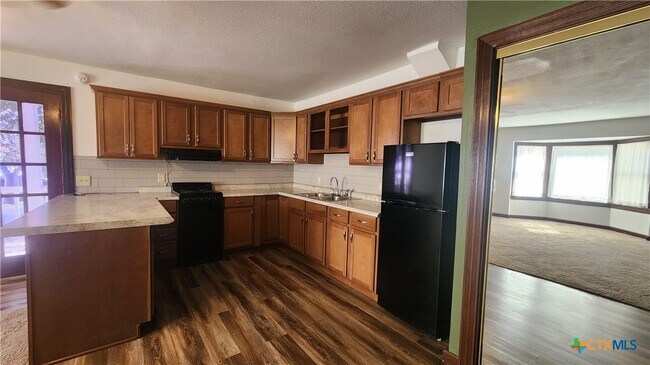 Foto del edificio - 716 Center Cir