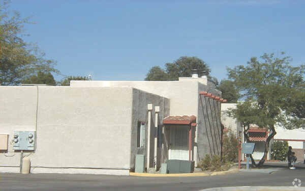 Building Photo - 4th Ave Property