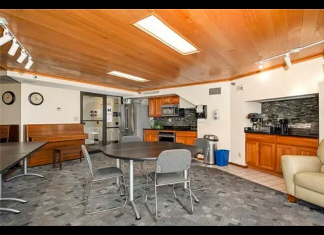 Foto del edificio - Spacious 2 Bedroom Condo