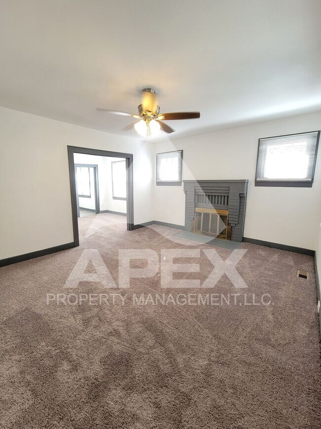 Foto del edificio - Renovated - Craftsman Style 2 Bd 1- Ba Sin...