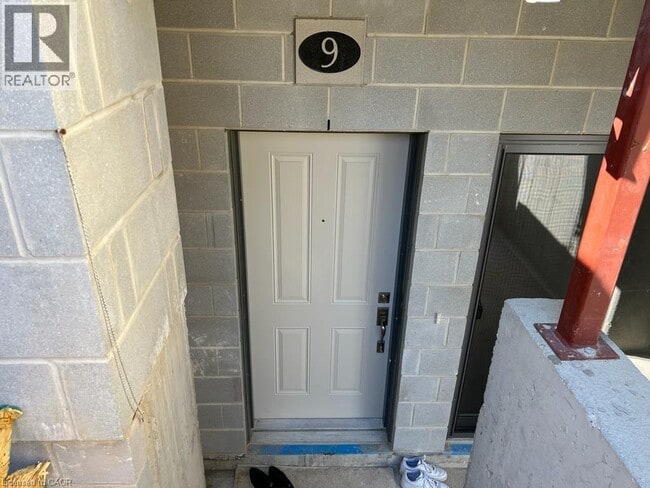 Building Photo - 25 Isherwood Ave