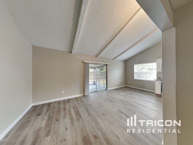 Foto del edificio - 405 Silver Hill Dr