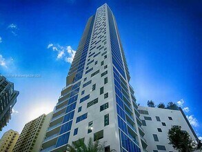 Building Photo - 1300 Brickell Bay Dr