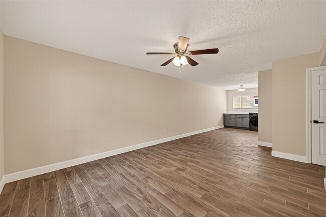 Foto del edificio - 7714 Renwick Dr