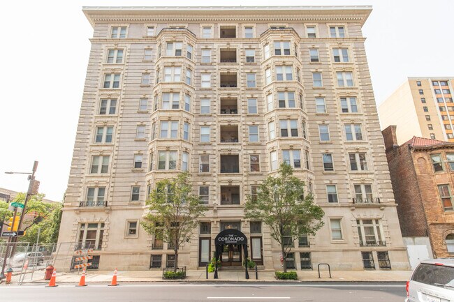 Building Photo - 2201 Chestnut St
