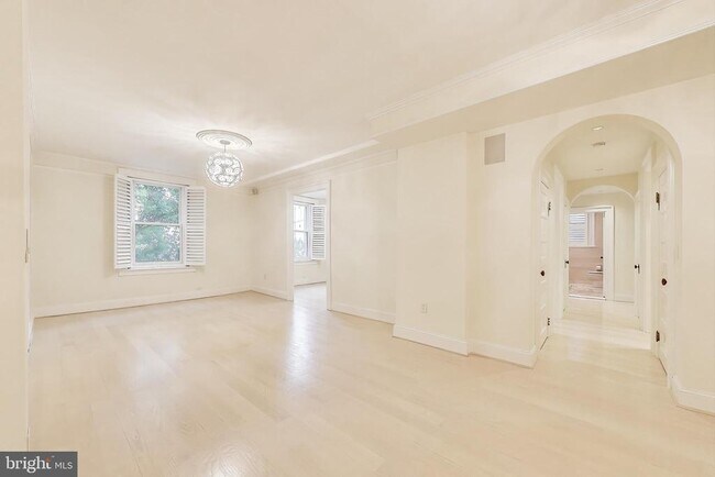 Foto del edificio - 2022 Columbia Rd NW