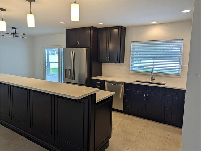 Foto del edificio - 1180 Eden Isle Blvd NE