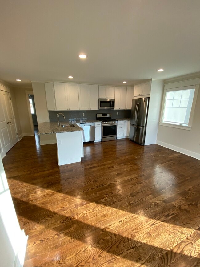 Building Photo - 57 Howland Ave