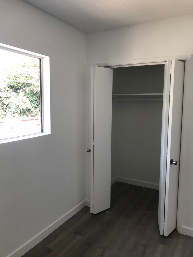 Closet - 4444 S Centinela Ave
