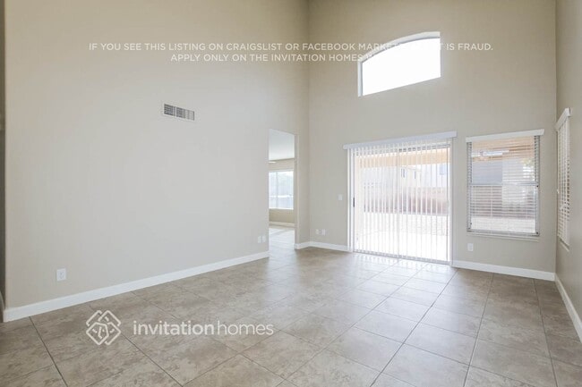 Building Photo - 4067 E Meadow Dr