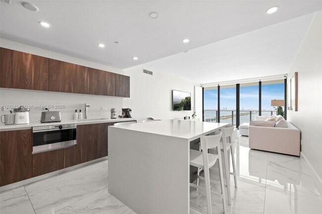 Foto del edificio - 3131 NE 7th Ave