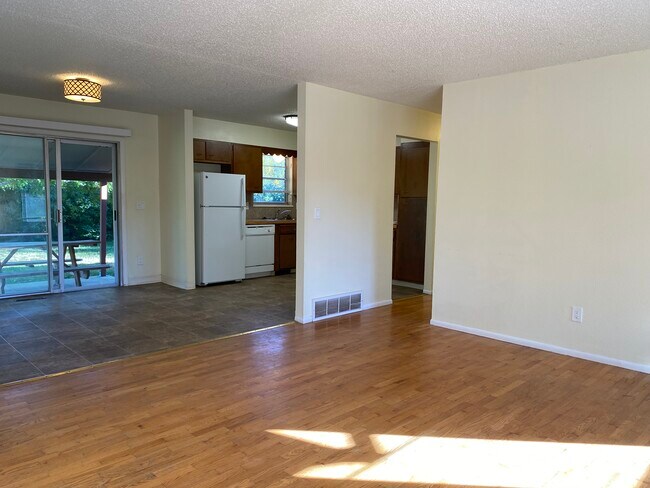 Foto del edificio - 1295 Aikins Way