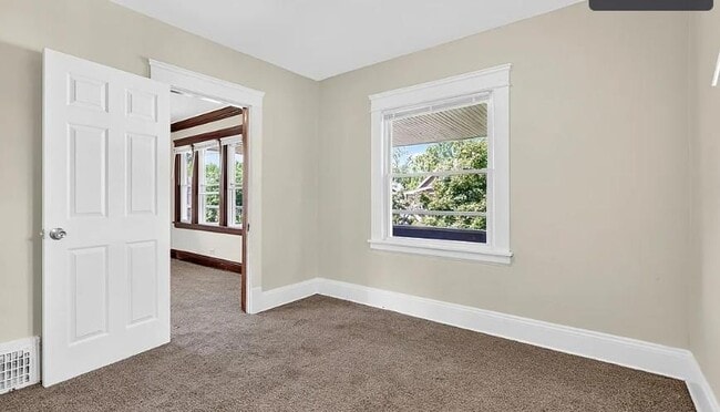 Building Photo - 3001 E 128th St