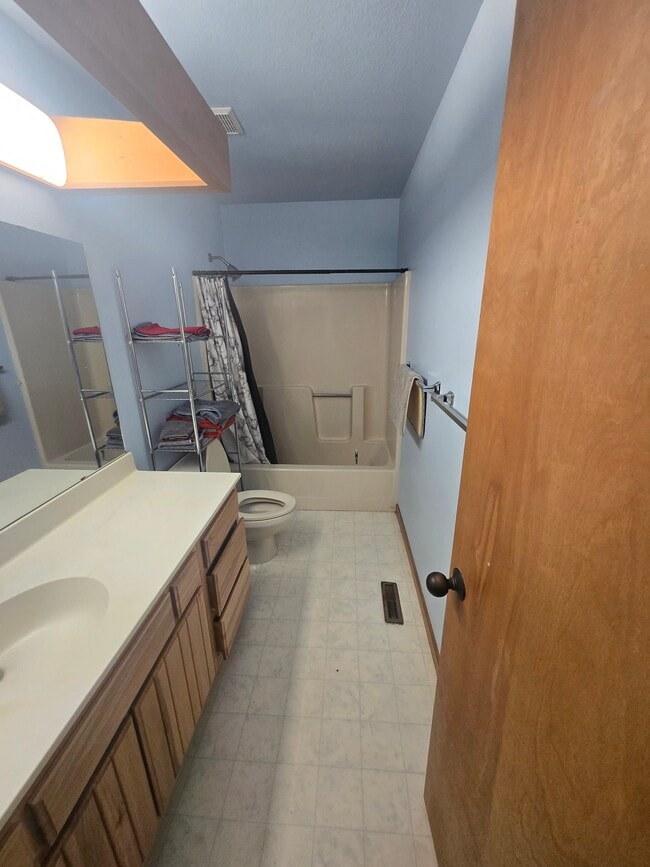 Building Photo - 15030 Harrison St.