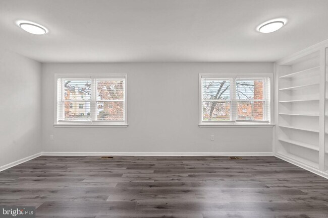 Building Photo - 8151 Larkin Ln