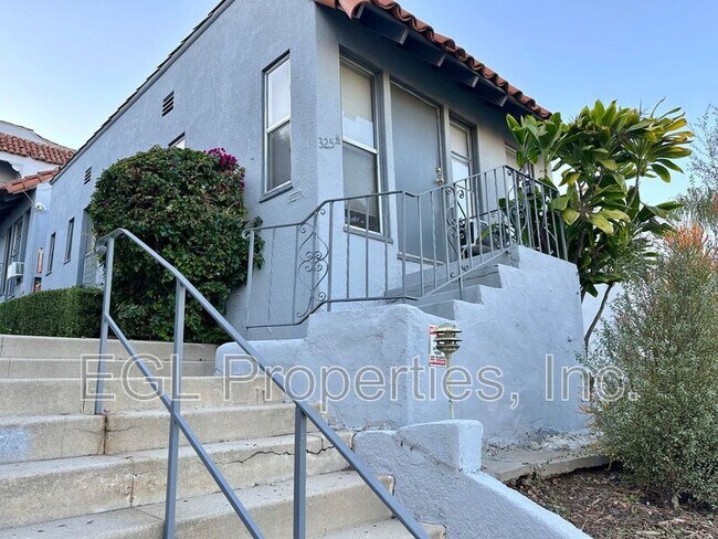 Building Photo - 325 1/2 N Alexandria Ave