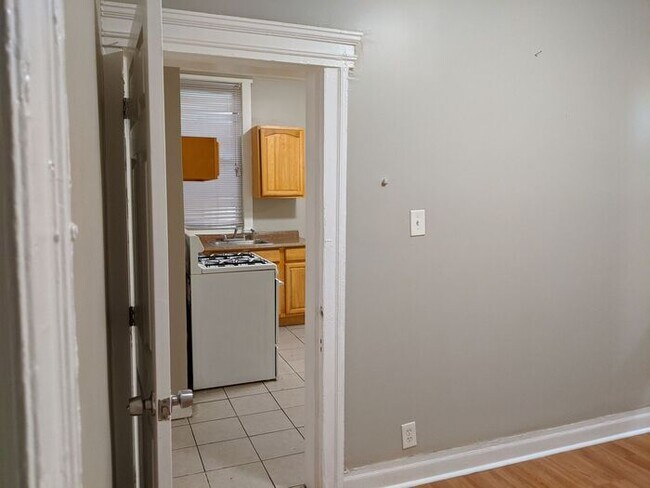 Building Photo - 3 Bedroom Apartment with Wooden Deck Porch