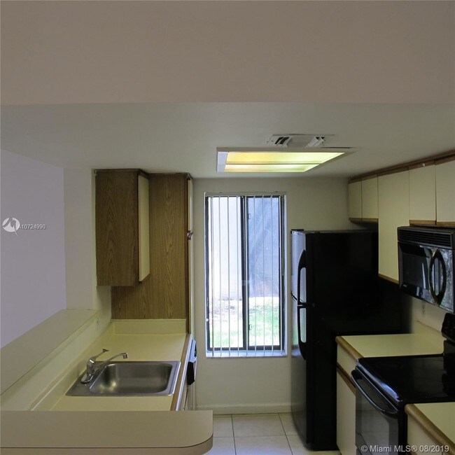 Building Photo - 3210 Coral Lake Ln