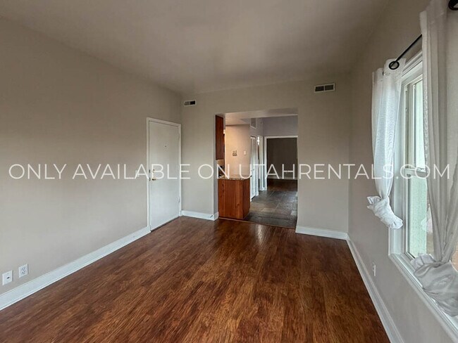 Foto del edificio - 218 W North Temple St