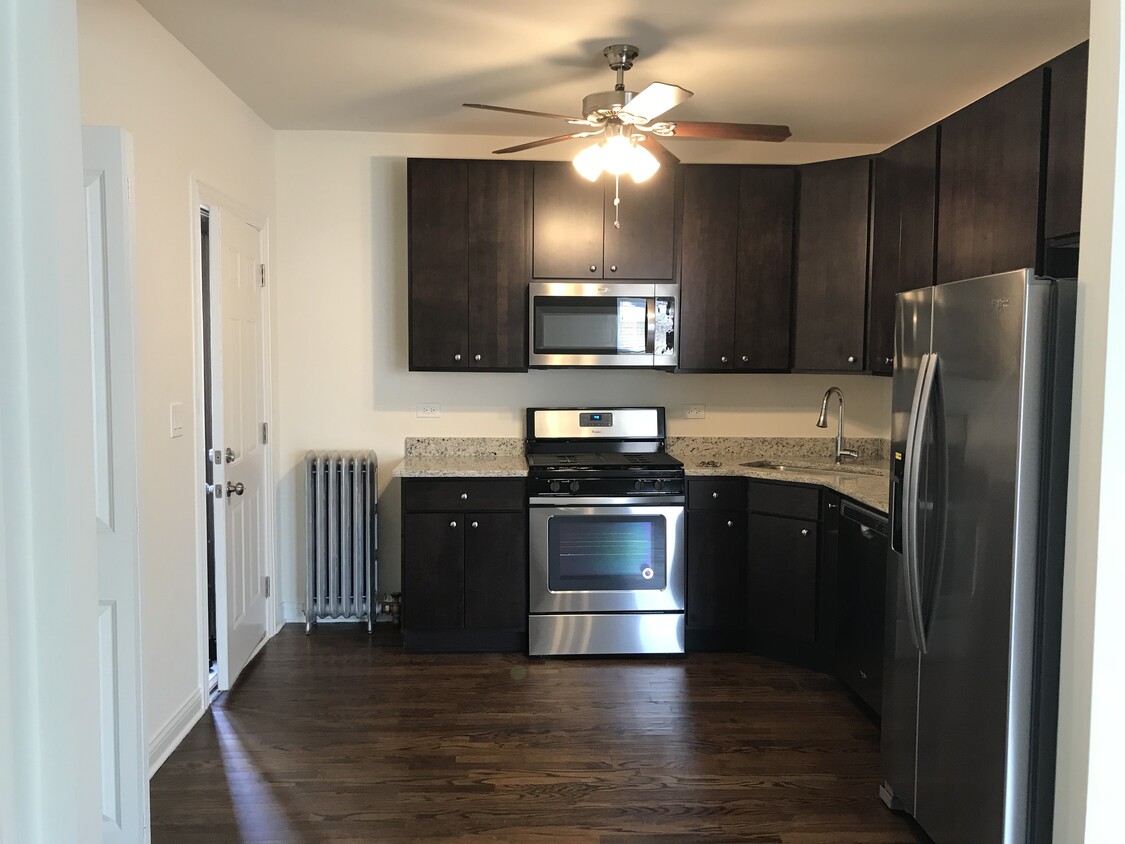 Foto principal - 4941 W Medill Ave