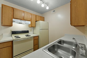 Interior Photo - Emerald Lakes