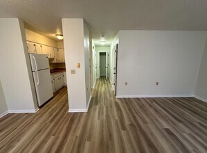 Building Photo - 904 Baker St