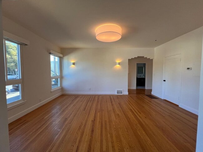 Building Photo - 1217 Capuchino Ave