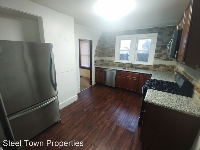 Foto del edificio - 3 br, 1 bath House - 160 McCarrell Ave