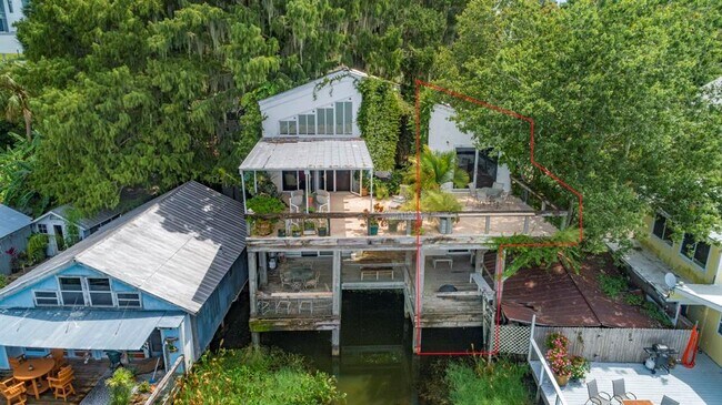 Foto del edificio - 408 Lake Dora Rd