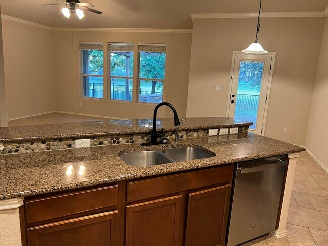 Foto del edificio - 1717 Woodvista Pl