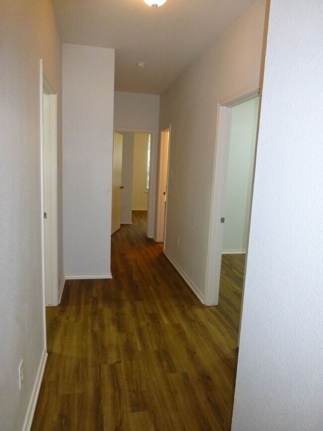 Foto del edificio - 1726 E Mesa Park Dr
