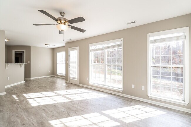 Foto del edificio - 112 Old Willow Rd