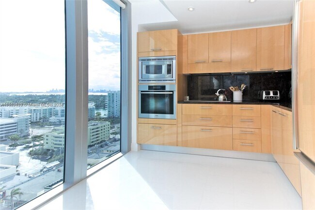 Foto del edificio - 6799 Collins Ave