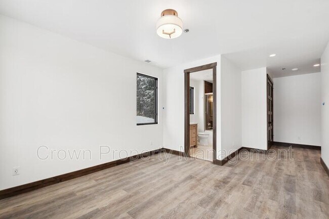 Building Photo - 317 Akers Ln