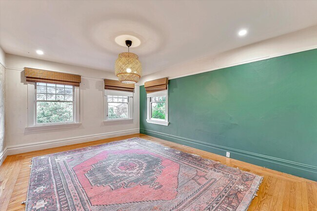 Building Photo - 2804 Hillegass Ave