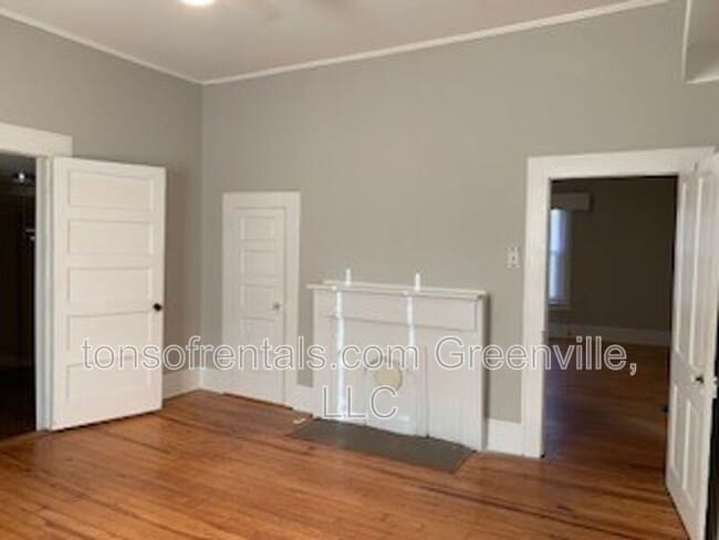 Building Photo - 9 E St