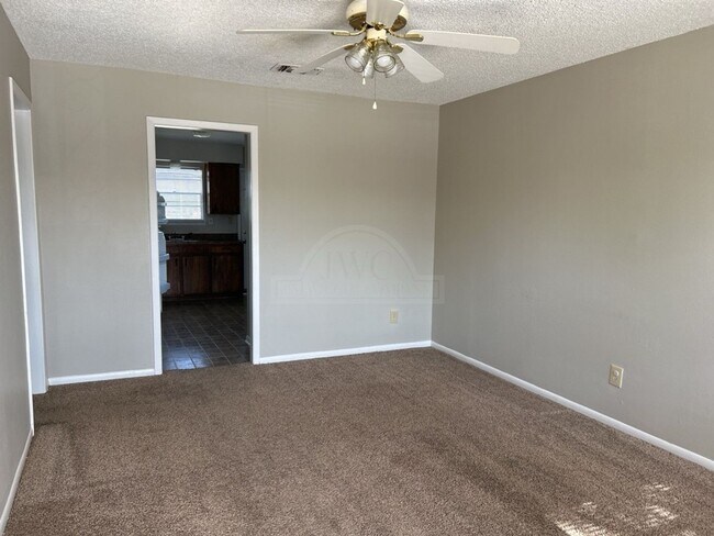Building Photo - 602 Westview Cir