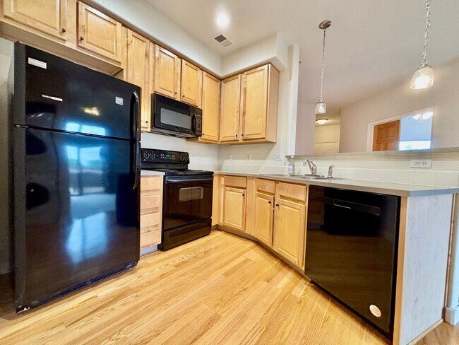 Foto del edificio - Elevated 2 Bed 2 Bath Haven in Central For...